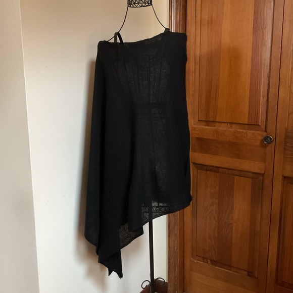 ZARA OPENWORK KNIT PONCHO BLACK - Picture 2 of 6